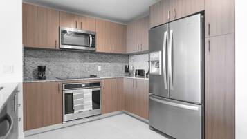 Comfort Condo, 1 Bedroom, Balcony, City View | Private kitchen | Fridge, microwave, coffee/tea maker, toaster