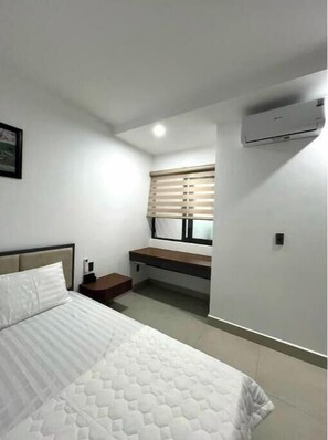 2 bedrooms, iron/ironing board, WiFi