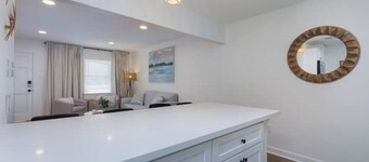 The Nest in OS-Steps to Downtown, Minutes to the Beach + Golf Cart Available