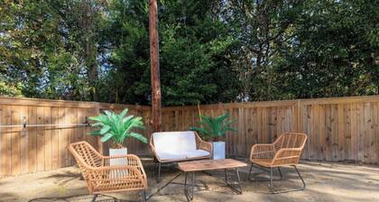 The Nest in OS-Steps to Downtown, Minutes to the Beach + Golf Cart Available