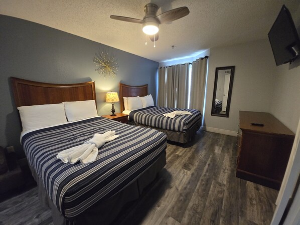 1 chambre, bureau, fer et planche Ă repasser, lit parapluie