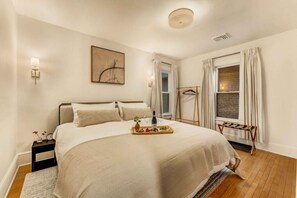 5 bedrooms, iron/ironing board, travel crib, free WiFi - Elegant Historic 5BR Home in Downtown Stroudsburg (Stroudsburg)