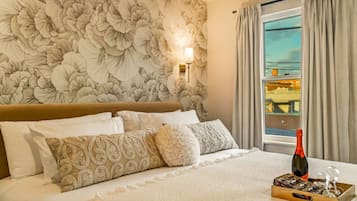 Iron/ironing board, free WiFi, bed sheets