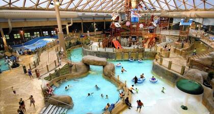 Chic Retreat Downtown Stroudsburg | 3BR+Sleeps 10