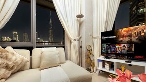 2 bedrooms, desk, iron/ironing board, WiFi