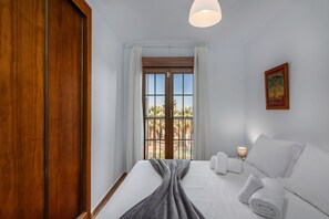3 chambres, fer et planche à repasser, Wi-Fi gratuit, draps fournis