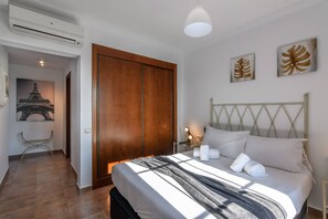 3 chambres, fer et planche à repasser, Wi-Fi gratuit, draps fournis