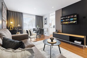 TV - Modern 2BR Apartment in North London | Sleeps 5 | Wifi & Parking (Greater London)