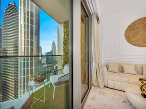 Smart TV, video games - Skyline Grandeur 2BR | Burj & Fountain Views I PS5 (Dubai)