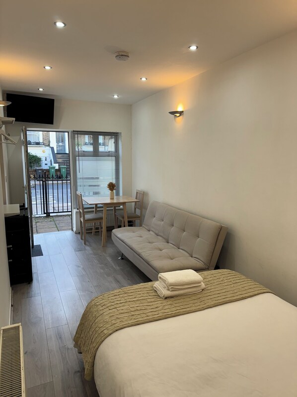 1 bedroom, iron/ironing board, WiFi, bed sheets