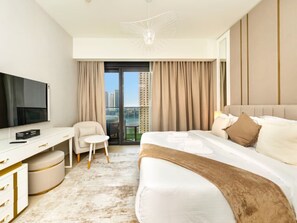 2 bedrooms, desk, iron/ironing board, WiFi - Skyline Exquisite 2BR | Burj & Fountain Views |PS5 (Dubai)