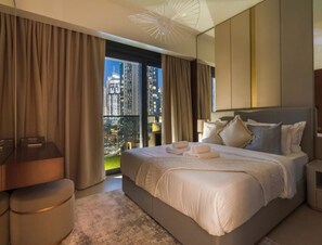 2 bedrooms, desk, iron/ironing board, WiFi - Skyline Exquisite 2BR | Burj & Fountain Views |PS5 (Dubai)