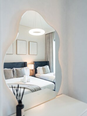 5 bedrooms, desk, WiFi