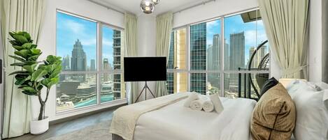 5 bedrooms, desk, iron/ironing board, WiFi