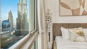 3 bedrooms, desk, WiFi