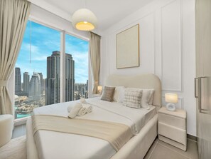 5 bedrooms, desk, iron/ironing board, WiFi