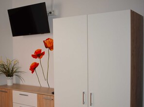 Interior - Zevnik Quiet Retreat with Stunning Views and Equestrian Activities - Triple Room with Private Bathroom (Brežice)