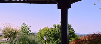 Zevnik Quiet Retreat with Stunning Views and Equestrian Activities - Double Room with Private Bathroom