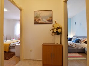 1 bedroom, internet, bed sheets