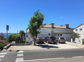 Property grounds - Fashonable and Trendy Apartments Crikvenica - Classic Studio Apartment with Balcony (Crikvenica)