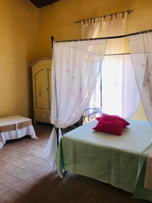 Deluxe Room | Free WiFi, bed sheets - La Locanda Degli Amici (Santa Teresa di Riva)