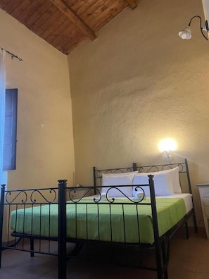 Double or Twin Room | Free WiFi, bed sheets - La Locanda Degli Amici (Santa Teresa di Riva)