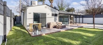 Private suite, remodeled, private entrance minutes to all beaches.