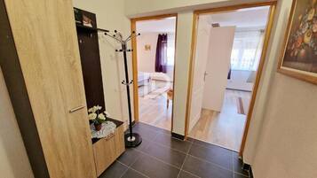 2 bedrooms, iron/ironing board, bed sheets