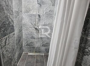 Dusj og hårføner