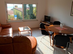 TV - Cozy and Smart Crikvenica Apartments - One Bedroom Apartment with Balcony (Crikvenica)