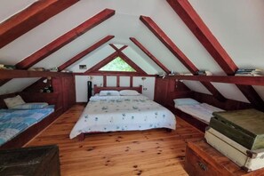 1 Schlafzimmer, Schreibtisch, Bügeleisen/Bügelbrett, Reisekinderbett