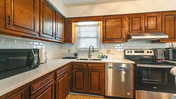 Fridge, microwave, stovetop, dishwasher