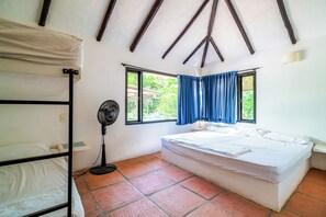 6 bedrooms, free WiFi, bed sheets