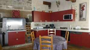 Coffee/tea maker, fridge, microwave, oven - Le Manoir de la Magdeleine (Lanvallay)