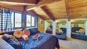 2 bedrooms, travel crib, internet, bed sheets