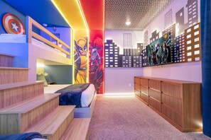 7 quartos, ferros/tábuas de passar roupa, berço de viagem