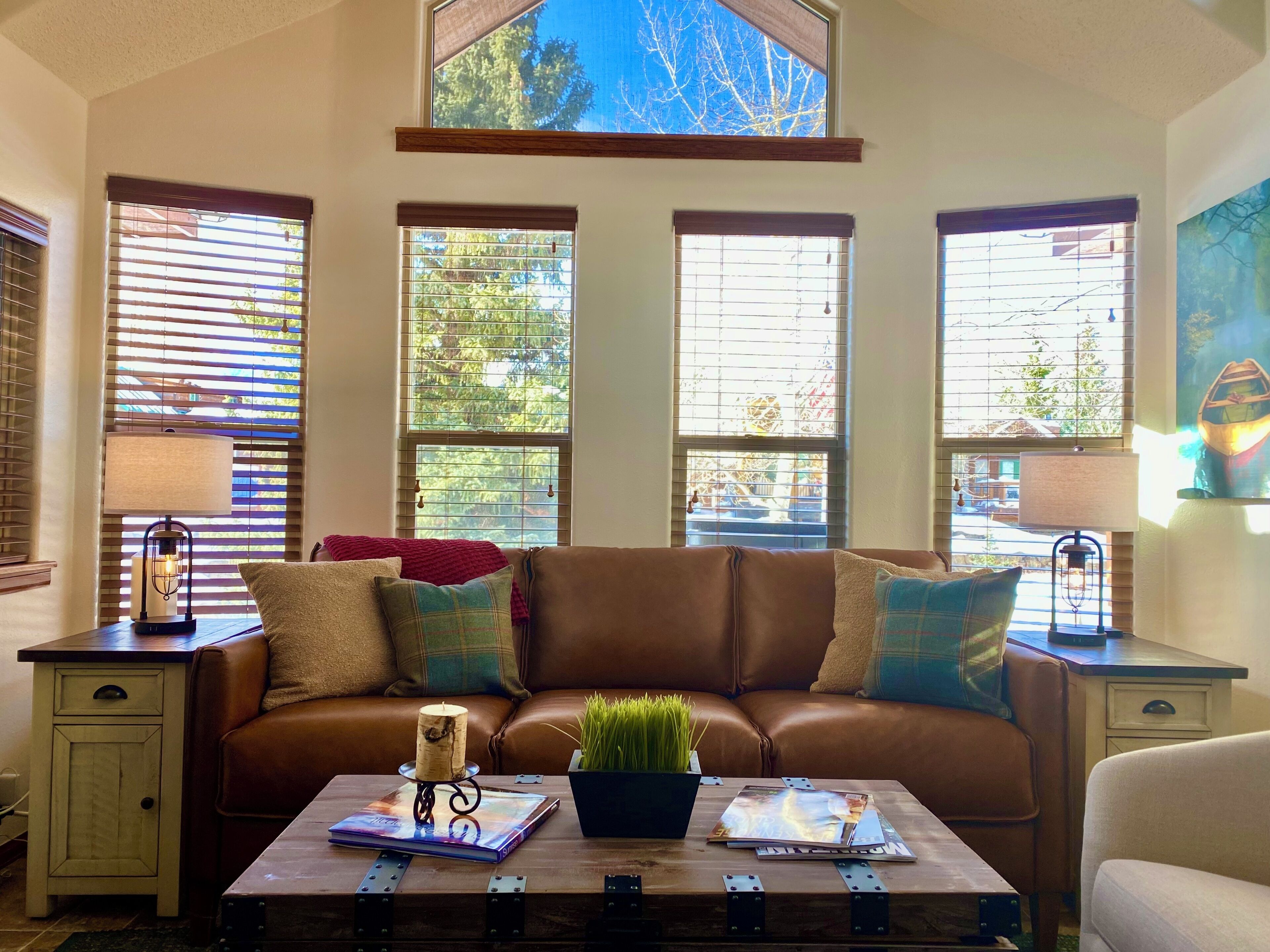 Een smart-tv en een open haard