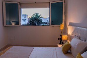 3 bedrooms, desk, iron/ironing board, travel crib