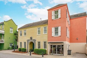 Exterior - Palmetto Hideaway~Cozy 1br/1ba Townhome (North Charleston)