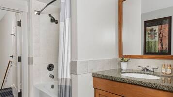 Shower, jetted bath, hair dryer, towels