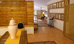 Interior - Gîte du Deffend, in the heart of Provence. Come and recharge your batteries in the heart of nature. (Puimoisson)