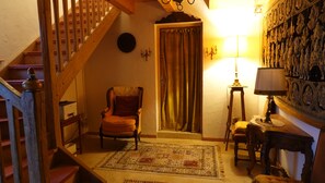 Interior - Gîte du Deffend, in the heart of Provence. Come and recharge your batteries in the heart of nature. (Puimoisson)