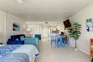 1 bedroom, free WiFi, bed sheets - The Shore Thing ~ cute condo near the beach, Swimming Pool and Beach Access! (Port Aransas)