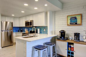 Fridge, microwave, oven, stovetop - The Shore Thing ~ cute condo near the beach, Swimming Pool and Beach Access! (Port Aransas)