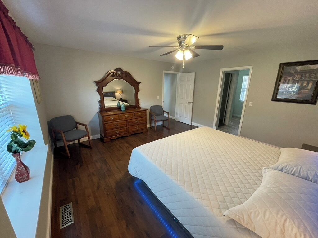 4 bedrooms, desk, iron/ironing board, travel cot