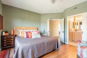 4 bedrooms, desk, iron/ironing board, WiFi