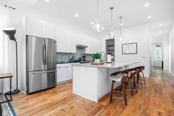 Fridge, microwave, oven, stovetop - Spacious ATL Escape, Prime Area Near Everything! 2 King Beds. Walkable & Central (Atlanta)