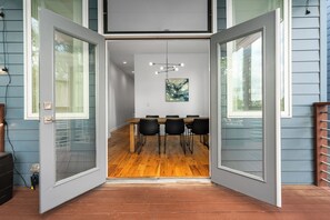 Dining - Spacious ATL Escape, Prime Area Near Everything! 2 King Beds. Walkable & Central (Atlanta)