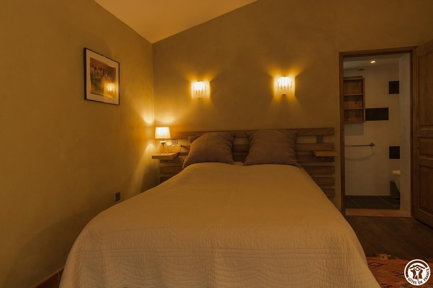 办公桌、免费 WiFi