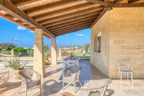 Outdoor dining - Villa with pool, 2km from the sandy beaches (Salve)